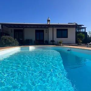 https://villa-la-vegueta.in-canary-islands.com